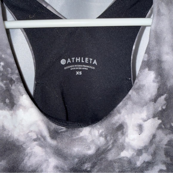 BUNDLE OF 4 - Athleta Crop Tops w/ shelf bra - Picture 9 of 10